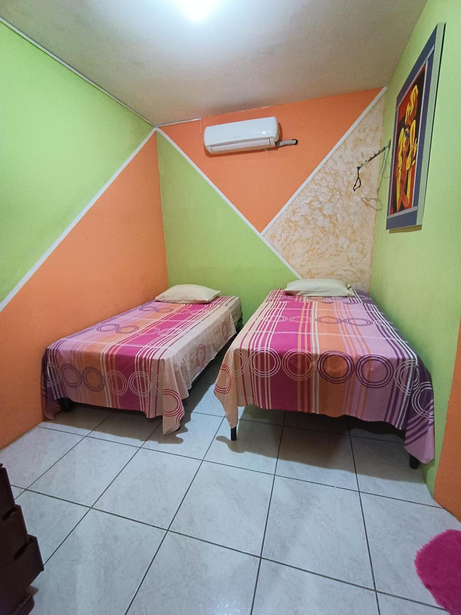 Hostal Venecia -Tu Casa En Manta. Quarto foto